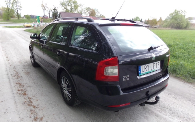 Volkswagen Passat cena 27900 przebieg: 304317, rok produkcji 2011 z Wałbrzych małe 137